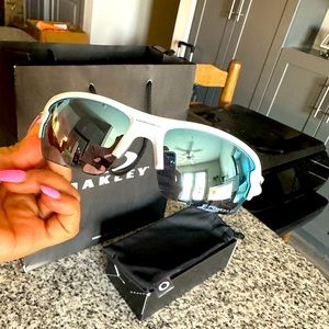 Oakley Sunglasses (brand new)